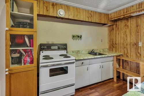 12735 124 St Nw, Edmonton, AB - Indoor Photo Showing Kitchen