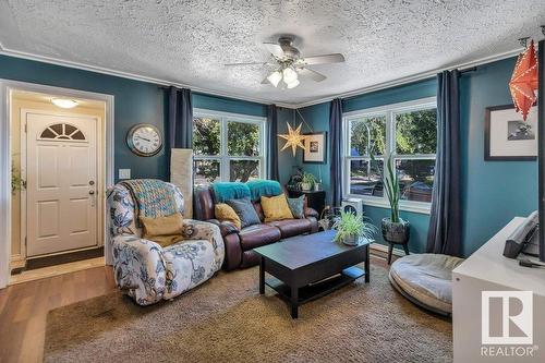 12735 124 St Nw, Edmonton, AB - Indoor Photo Showing Living Room