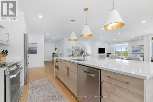 409 - 17 Cleave Avenue, Prince Edward County (Picton), ON - Indoor Photo Showing Kitchen With Upgraded Kitchen