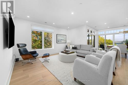 409 - 17 Cleave Avenue, Prince Edward County (Picton), ON - Indoor Photo Showing Living Room