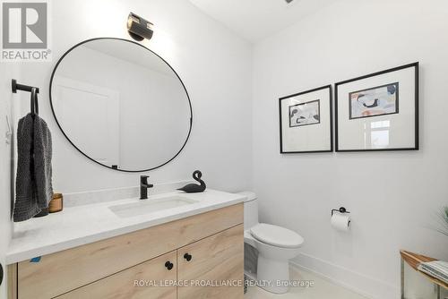 409 - 17 Cleave Avenue, Prince Edward County (Picton), ON - Indoor Photo Showing Bathroom