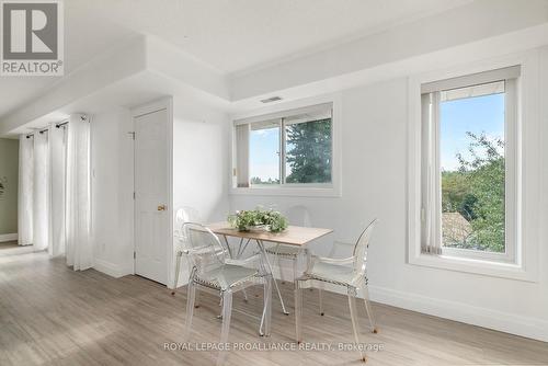 321 - 8 Talbot Street, Prince Edward County (Picton), ON - Indoor Photo Showing Dining Room