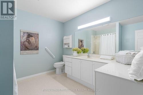 321 - 8 Talbot Street, Prince Edward County (Picton), ON - Indoor Photo Showing Bathroom