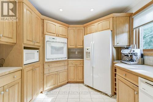 817 Damien Way, Mississauga, ON - Indoor Photo Showing Kitchen