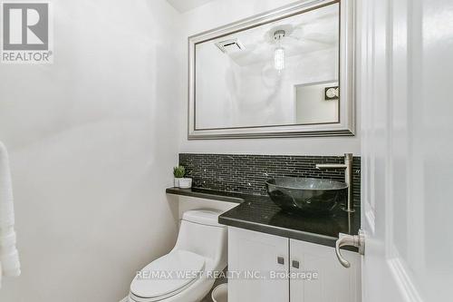 817 Damien Way, Mississauga, ON - Indoor Photo Showing Bathroom