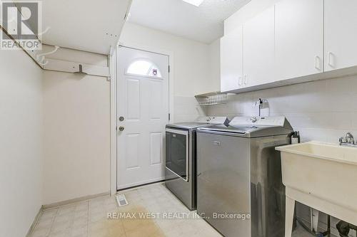 817 Damien Way, Mississauga, ON - Indoor Photo Showing Laundry Room