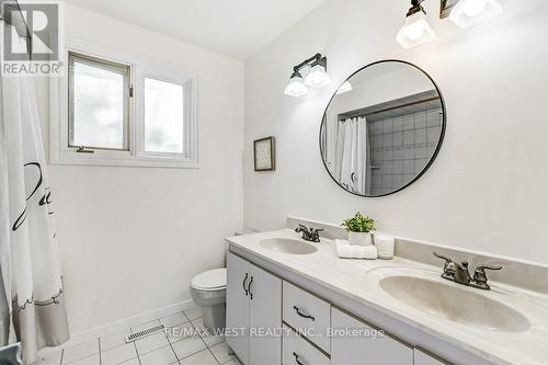 817 Damien Way, Mississauga, ON - Indoor Photo Showing Bathroom