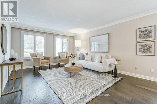 817 Damien Way, Mississauga, ON - Indoor Photo Showing Living Room