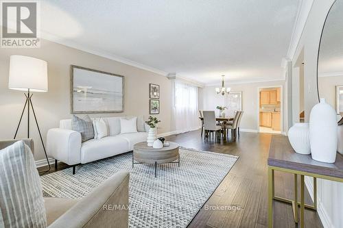 817 Damien Way, Mississauga, ON - Indoor Photo Showing Living Room