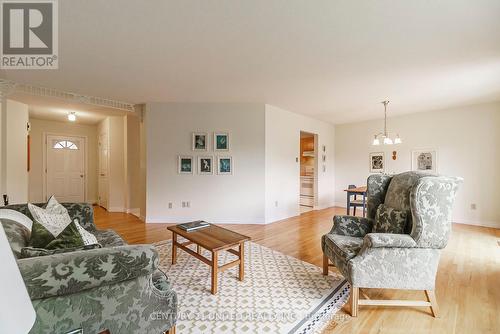 1626 Ramblewood Drive, Peterborough (Otonabee), ON - Indoor Photo Showing Living Room