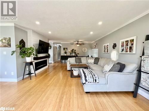 2065 Melrose Road, Tyendinaga, ON - Indoor Photo Showing Living Room