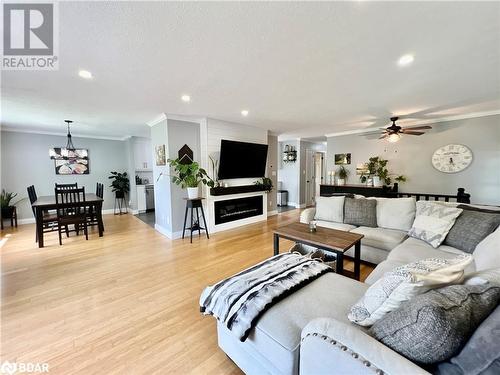 2065 Melrose Road, Tyendinaga, ON - Indoor Photo Showing Living Room