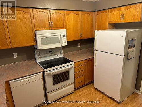 35 Draper Crescent, Barrie, ON - Indoor Photo Showing Kitchen