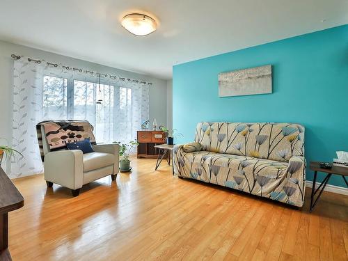 Salon - 409 Route 315, Chénéville, QC - Indoor Photo Showing Living Room