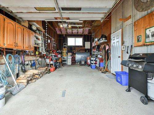 Garage - 409 Route 315, Chénéville, QC - Indoor Photo Showing Garage