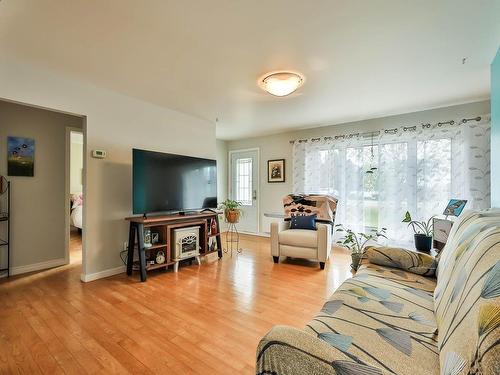 Salon - 409 Route 315, Chénéville, QC - Indoor Photo Showing Living Room