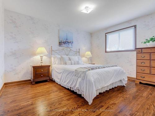 1299 Shamir Cres, Mississauga, ON - Indoor Photo Showing Bedroom