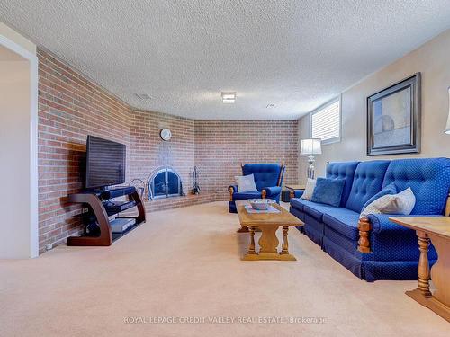 1299 Shamir Cres, Mississauga, ON - Indoor Photo Showing Living Room