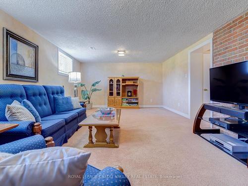 1299 Shamir Cres, Mississauga, ON - Indoor Photo Showing Living Room