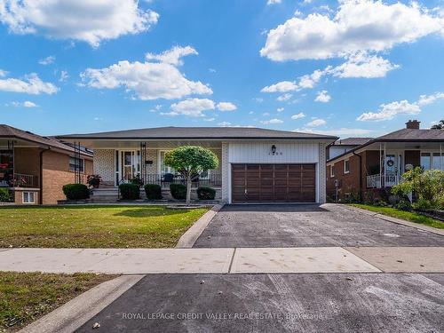 1299 Shamir Cres, Mississauga, ON - Outdoor With Facade