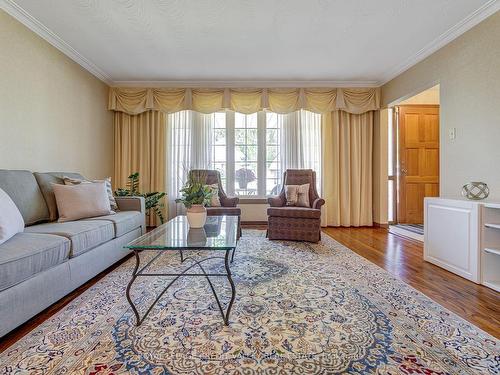 1299 Shamir Cres, Mississauga, ON - Indoor Photo Showing Living Room