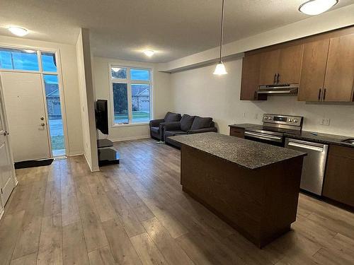 135-25 Isherwood Ave, Cambridge, ON - Indoor Photo Showing Kitchen