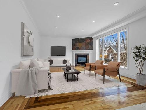 Salon - 7 Rue Vincent-Blouin, Kirkland, QC - Indoor Photo Showing Living Room With Fireplace