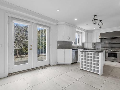 Dinette - 7 Rue Vincent-Blouin, Kirkland, QC - Indoor Photo Showing Kitchen