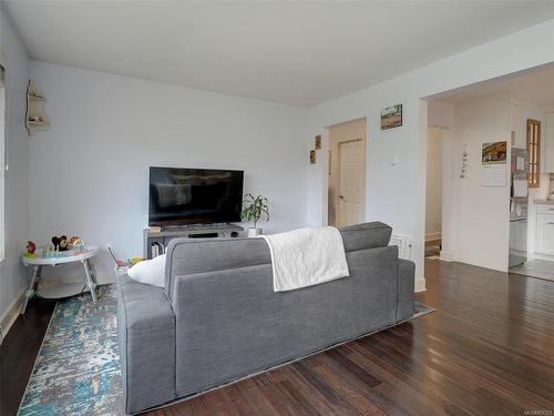 102-636 Granderson Rd, Langford, BC - Indoor Photo Showing Living Room