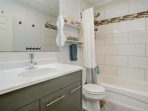 102-636 Granderson Rd, Langford, BC - Indoor Photo Showing Bathroom