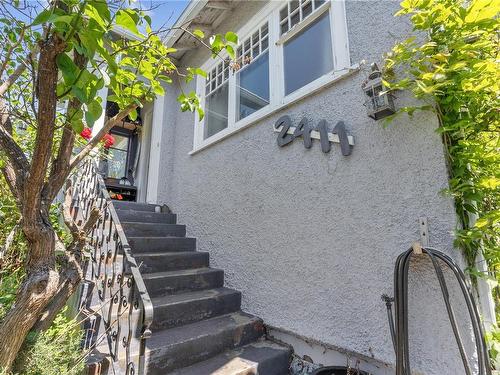 2411 Epworth St, Oak Bay, BC 