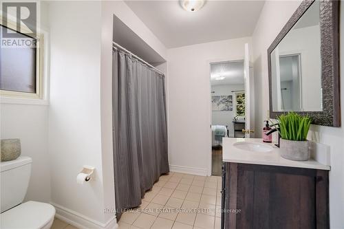 1837 Pilgrims Way, Oakville, ON - Indoor Photo Showing Bathroom