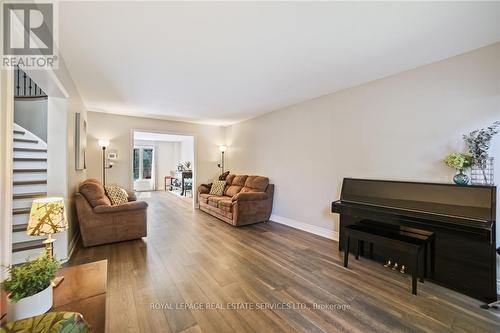 1837 Pilgrims Way, Oakville, ON - Indoor Photo Showing Living Room