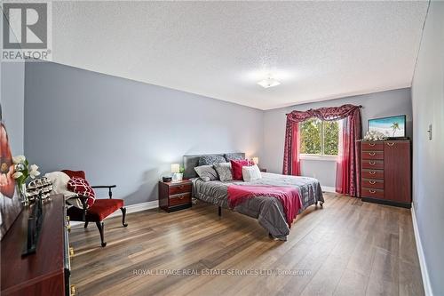 1837 Pilgrims Way, Oakville, ON - Indoor Photo Showing Bedroom