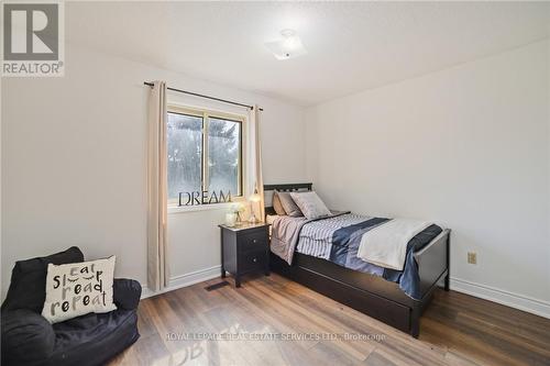 1837 Pilgrims Way, Oakville, ON - Indoor Photo Showing Bedroom