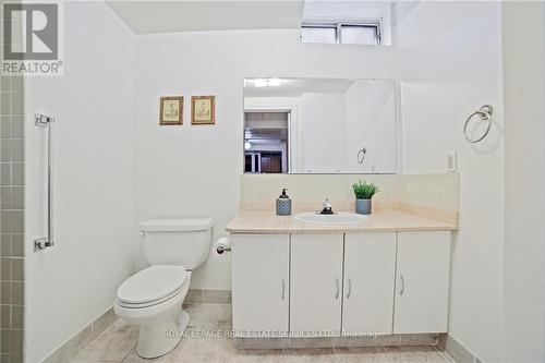 1837 Pilgrims Way, Oakville, ON - Indoor Photo Showing Bathroom