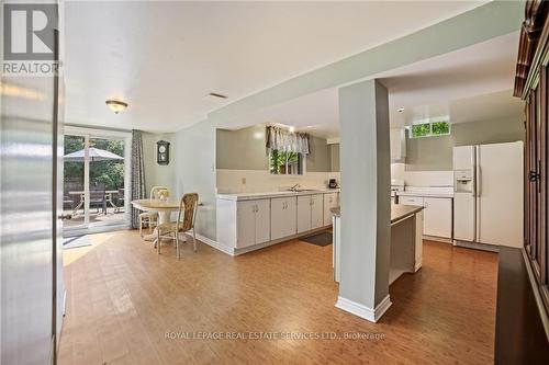 1837 Pilgrims Way, Oakville, ON - Indoor Photo Showing Kitchen