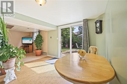 1837 Pilgrims Way, Oakville, ON - Indoor Photo Showing Dining Room