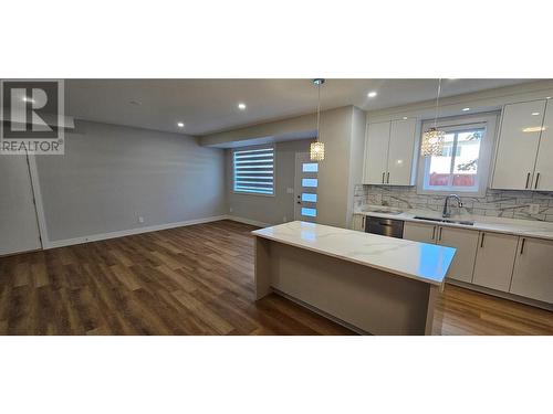 104 125 Calgary Avenue, Penticton, BC - Indoor Photo Showing Kitchen