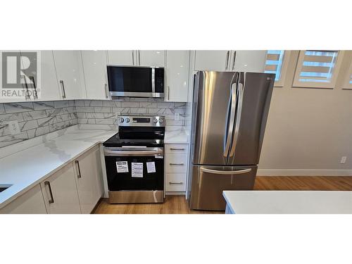 104 125 Calgary Avenue, Penticton, BC - Indoor Photo Showing Kitchen