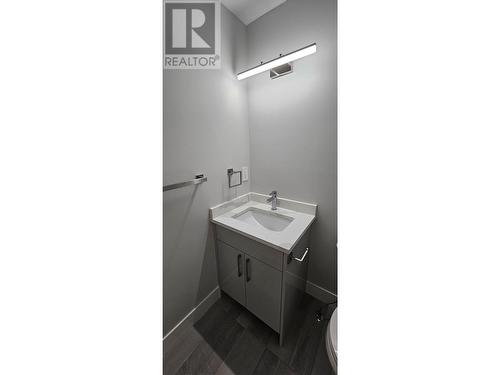 104 125 Calgary Avenue, Penticton, BC - Indoor Photo Showing Bathroom