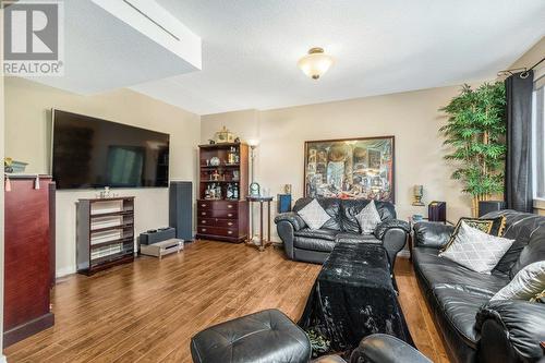 958 Mt Beaven Place, Vernon, BC - Indoor Photo Showing Living Room