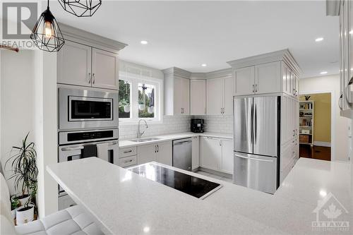 626 Dickinson Avenue, Ottawa, ON - Indoor Photo Showing Kitchen With Upgraded Kitchen