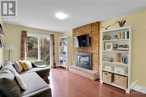 626 Dickinson Avenue, Ottawa, ON - Indoor Photo Showing Living Room With Fireplace