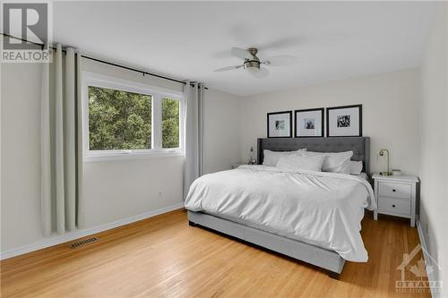 626 Dickinson Avenue, Ottawa, ON - Indoor Photo Showing Bedroom