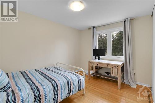 626 Dickinson Avenue, Ottawa, ON - Indoor Photo Showing Bedroom