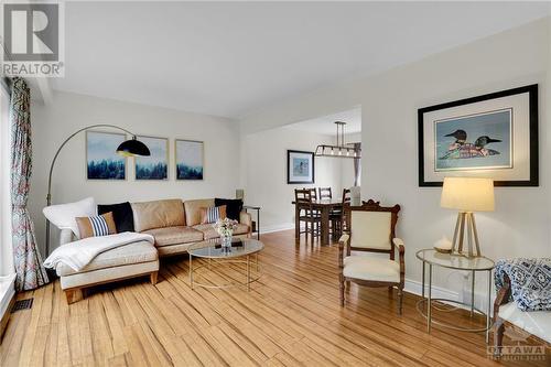 626 Dickinson Avenue, Ottawa, ON - Indoor Photo Showing Living Room