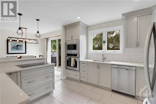 626 Dickinson Avenue, Ottawa, ON - Indoor Photo Showing Kitchen