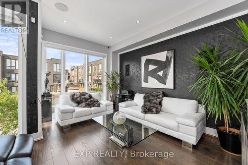 28 Allerton Road, Vaughan, ON - Indoor Photo Showing Living Room