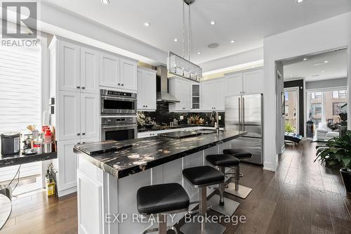 28 Allerton Road, Vaughan, ON - Indoor Photo Showing Kitchen With Upgraded Kitchen